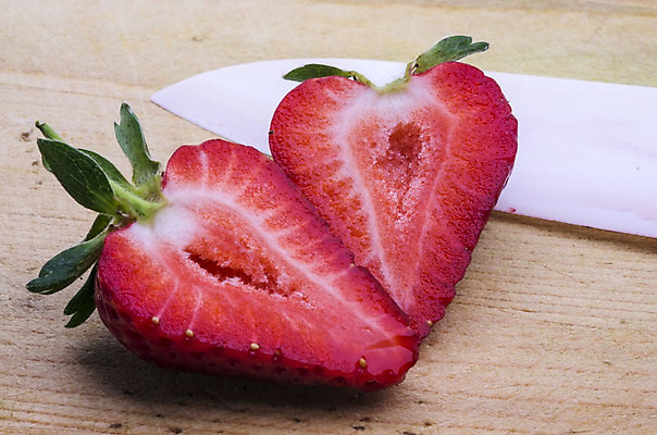 포토 JPG 해외이미지 열매 음식 조각 잎 2 농업 다이어트 과일 재료 부분 자연 딸기 디저트 건강 씨앗 사람없음 빨간색 초록색 컬러풀 정원 활발 흰색 하트 신선 달콤 맛 자르기 상쾌 유기농 날것 슬라이스 내추럴 고립 생태학 숙성 해외202004 해외포토 모양 식물 웰빙 교육 감정 산업 컬러 컨셉 모션 생태계 파일형식 이미지허브