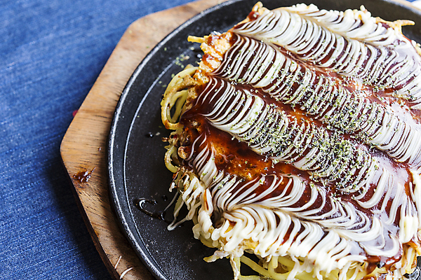 포토 JPG 해외이미지 실내 사람없음 파란배경 오코노미야끼 일본음식 해외202004 해외포토 음식 백그라운드 내부 파란색 파일형식 이미지허브