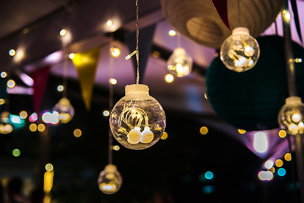 포토 JPG 해외이미지 디자인 백그라운드 전구 건축양식 유리 매달리기 미술 사람없음 내부 장식 빛 유행 식당 검은색 에너지 램프 고급 보석 복고 샹들리에 빛망울 해외202004 해외포토 건축 컬러 컨셉 모션 재질 문화예술 조명 상점 광석 파일형식 이미지허브