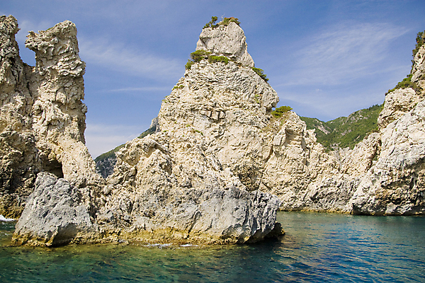 포토 JPG 해외이미지 바다 섬 여행 자연 하늘 휴가 휴식 풍경 사람없음 야외 초록색 물 여름 파란색 관광지 햇빛 뜨거움 투명 그리스 암초 이국적 코르푸 해외202004 해외포토 자연요소 계절 유럽 컬러 컨셉 태양 생태계 파일형식 이미지허브