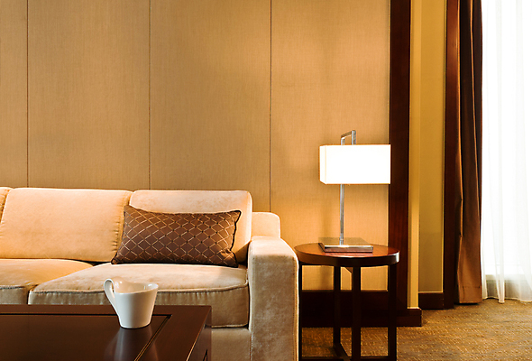 포토 JPG 해외이미지 디자인 건축양식 탁자 호텔 휴식 아파트 실내 사람없음 내부 목재 장식 빨간색 소파 갈색 유행 카펫 방 흰색 램프 고급 우아함 커피잔 맨션 만족 리빙 해외202004 해외포토 나무 건축 감정 커피 컬러 가구 컨셉 의자 재료 숙소 조명 잔 주택 파일형식 이미지허브