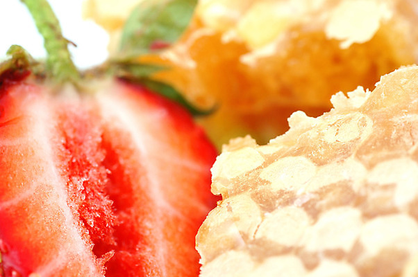 포토 JPG 해외이미지 모양 동물 열매 음료 음식 백그라운드 컨셉 잎 패턴 과일 재료 자연 딸기 디저트 건강 씨앗 사람없음 빨간색 약 갈색 노란색 정원 식사 흰색 하트 황금 달콤 설탕 자르기 먹기 오브젝트 싱글 상쾌 꿀 벌집 고립 숙성 어려움 왁스 해외202004 해외포토 식물 감정 컬러 무늬 의학 모션 맛 생태계 파일형식 이미지허브