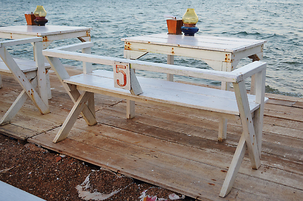 포토 JPG 해외이미지 아시아 음식 바다 태국 탁자 하늘 휴가 풍경 사람없음 야외 물 여름 식당 맑음 식사 카페 휴양지 점심식사 해외202004 해외포토 자연요소 계절 나라 가구 날씨 상점 장소 파일형식 이미지허브