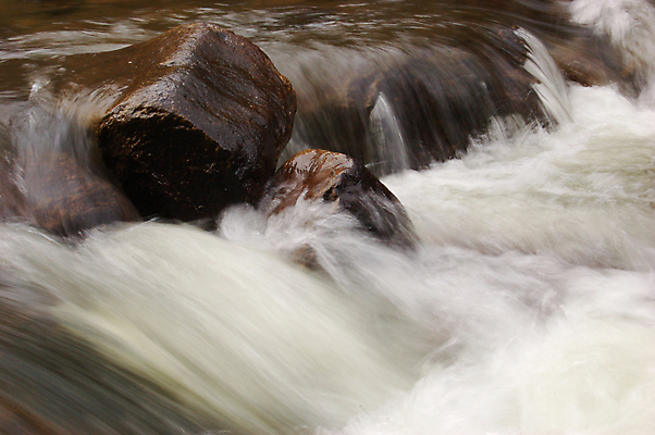 포토 JPG 해외이미지 나무 계절 여행 자국 모션 자연 벽지 휴가 산 그림자 이끼 풍경 사람없음 야외 목재 초록색 물 여름 강 햇빛 환경 침묵 봄 폭포 젖음 흐름 바위 신선 개울 매끈함 숲 날카로움 암초 웅장함 해외202004 해외포토 자연요소 식물 컬러 컨셉 재료 태양 소리 돌_바위 감각 생태계 파일형식 이미지허브