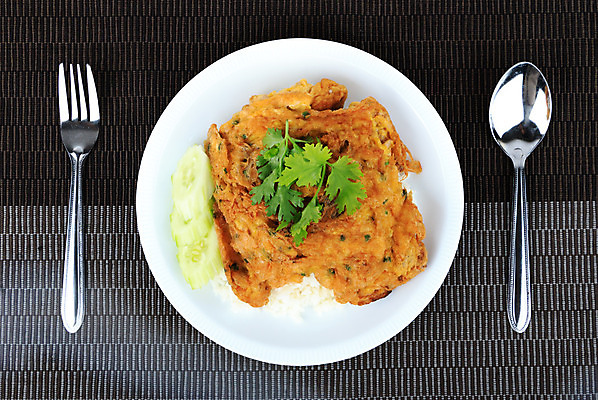 포토 JPG 해외이미지 전통 접시 문화 음식 백그라운드 다이어트 채소 태국 고추 밥 오이 거리 건강 돼지고기 요리 동양인 사람없음 노란색 계란 식사 저녁식사 튀김 흰색 맛 아침식사 먹기 유기농 오믈렛 점심식사 인기 해외202004 해외포토 식기 웰빙 아시아 컬러 컨셉 모션 육류 인종 알 계란요리 파일형식 이미지허브