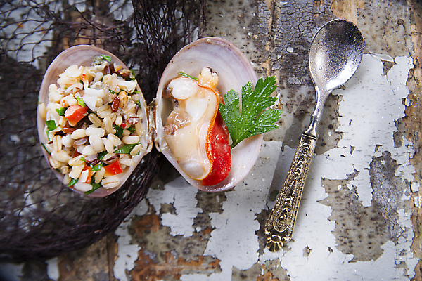 포토 JPG 해외이미지 조개 실내 마늘 사람없음 숟가락 그물 조개껍데기 리조또 나무배경 해외202004 해외포토 음식 백그라운드 채소 어패류 수저 내부 파일형식 이미지허브