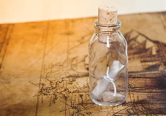 포토 JPG 해외이미지 종이 유리 날씨 사람없음 갈색 우주 공백 골동품 거친 발표 메시지 중세 역사 두루마리 편지 질감 문서 복고 페이지 코르크 구식 그런지 양피지 옛날 원고 회복 노화 해외202004 해외포토 컬러 컨셉 재질 파일형식 이미지허브