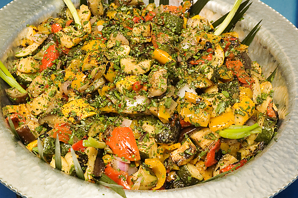 포토 JPG 해외이미지 접시 토마토 채소 양파 사람없음 샐러드 신선 올리브 스쿼시 해외202004 해외포토 식기 열매 음식 스포츠 구기 파일형식 이미지허브