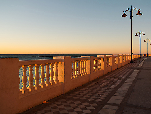 포토 JPG 해외이미지 유럽 여행 가로등 난간 자연 사람없음 일출 일몰 산책로 보행로 스페인 해외202004 해외포토 공공시설 나라 길 노을 생태계 파일형식 이미지허브