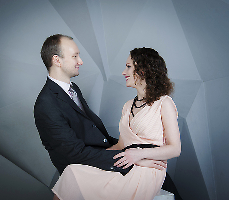 포토 JPG 해외이미지 커플 응시 여자 남자 행복 무기 2 가족 함께함 사랑 미소 사람 두명 우정 열정 해외202004 해외포토 시선 감정 컨셉 관계 표정 친구 파일형식 이미지허브