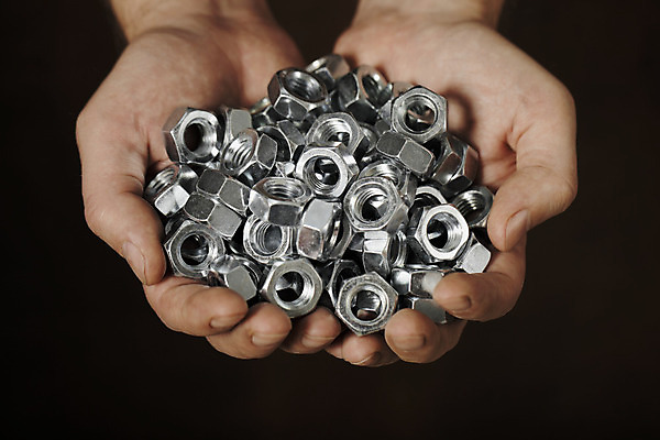 포토 JPG 해외이미지 손 관리 사람없음 금속 견과류 잠금 육각형 흙더미 많음 해외202004 해외포토 도형 컨셉 재질 신체부위 흙 보안 파일형식 더미 이미지허브