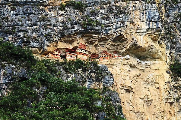 포토 JPG 해외이미지 전통 문화 벽 건축양식 산 사람없음 건물 빨간색 갈색 미국 바위 무덤 그리기 그림 남쪽 옛날 잉카 장례식 파멸 페루 해외202004 해외포토 건축물 건축 컬러 컨셉 북아메리카 모션 돌_바위 남아메리카 방향 파일형식 소멸 이미지허브