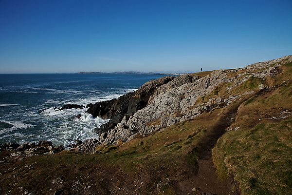 포토 JPG 해외이미지 길 바다 조류 하늘 휴가 영국 웨일즈 풍경 사람없음 야외 물 파란색 걷기 트래킹 하이킹 암초 해외202004 해외포토 자연요소 동물 유럽 컬러 모션 레저 파일형식 이미지허브