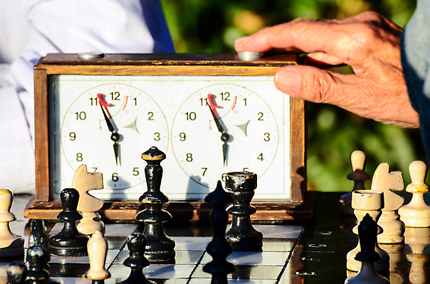 포토 JPG 해외이미지 모양 손 스포츠 컨셉 생각 비즈니스 손가락 성공 경기 사람없음 검은색 힘 경쟁 도전 게임 흰색 체스말 체스 계획 위험 왕 리더 싸움 패배 체스판 여왕 승자 필승 해외202004 해외포토 컬러 모션 놀이 신체부위 우승 말_게임 파일형식 이미지허브