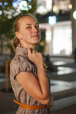 포토 JPG 해외이미지 백인 모델 옷 여자 행복 유럽 백그라운드 크리스마스 겨울 휴가 전등 한명 사람 성인 야외 빨간색 컬러풀 머리 유행 카메라 사진촬영 활발 축하 도시 화려 우아함 야간 저녁 사진사 슛 빛망울 블러 캡모자 스타일 해외202004 해외포토 자연요소 서양인 모자_잡화 1 계절 기념일 감정 나라 컬러 컨셉 조명 신체부위 전자제품 빛 촬영 작가 파일형식 이미지허브