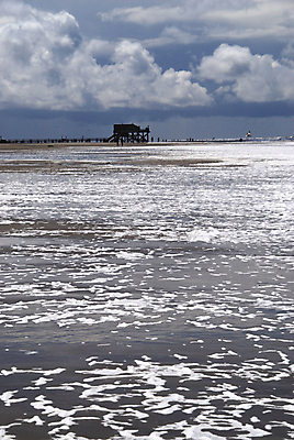 포토 JPG 해외이미지 구름 모래 바다 하늘색 백그라운드 조류 하늘 날씨 독일 해변 사람없음 물 파란색 홍수 폭풍 폭풍우 해외202004 해외포토 자연요소 동물 유럽 컬러 비_날씨 자연재해 파일형식 이미지허브