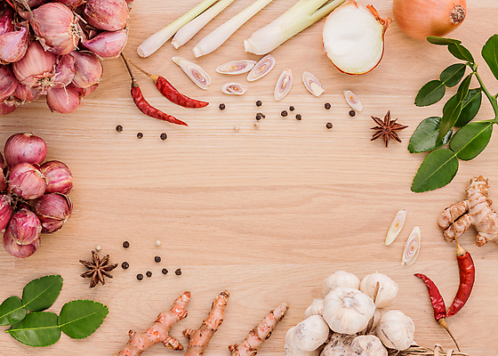 포토 JPG 해외이미지 식물 채소 재료 태국 자연 고추 탁자 양파 건강 마늘 요리 동양인 사람없음 목재 빨간색 초록색 컬러풀 주방 보라색 수확 신선 맛 인도인 레몬 허브 향신료 유기농 매움 날것 뿌리 향 레시피 후추 카레 성분 내추럴 숙성 채식주의자 해외202004 해외포토 외국인 나무 웰빙 아시아 음식 컬러 가구 컨셉 농업 과일 인종 생태계 채식 향미료 파일형식 이미지허브