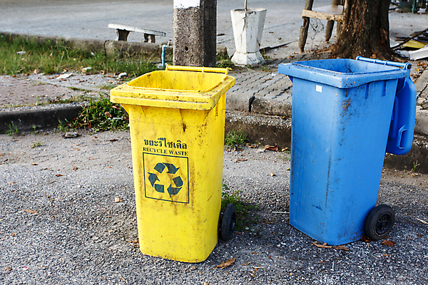 포토 JPG 해외이미지 종이 백그라운드 컨셉 사람없음 빨간색 초록색 파란색 상자 컬러풀 노란색 환경 금속 재활용 쓰레기통 보호 쓰레기 폐기물 컨테이너 플라스틱 심볼 낭비 줄이기 해외202004 해외포토 산업 컬러 모션 재질 친환경 파일형식 이미지허브