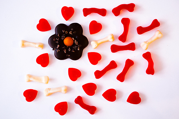 포토 JPG 해외이미지 모양 디자인 일러스트 추상 사랑 사람없음 장식 빨간색 3D 과자 하트 축하 달콤 해외202004 해외포토 감정 컬러 컨셉 무늬 디저트 맛 디지털합성 파일형식 이미지허브