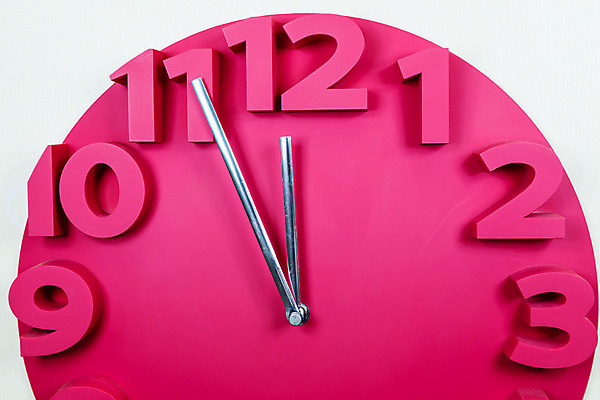 포토 JPG 해외이미지 얼굴 시계 아침 사람없음 빨간색 숫자 시간 원형 야간 심볼 오브젝트 사인 공포 다이얼 타이머 12 마감 분 압력 카운트다운 해외202004 해외포토 주간 자연요소 도형 문자 컬러 신체부위 파일형식 이미지허브