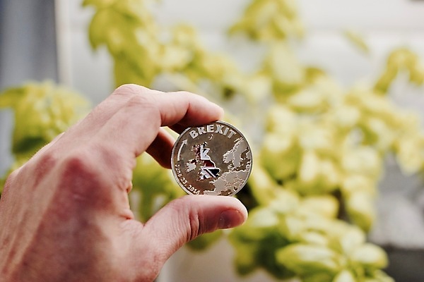 포토 JPG 해외이미지 유럽 지도 돈 잉글랜드 사람없음 금융 동전 무역 가치 다리찢기 떠남 해외202004 해외포토 나라 산업 모션 영국 경제 재산 파일형식 이미지허브