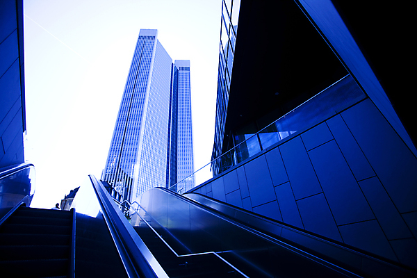 포토 JPG 해외이미지 외관 산업 벽 비즈니스 건축양식 창문 유리 하늘 성공 부동산 미래 새로움 바닥 아파트 독일 사람없음 건물 금융 파란색 빛 도시풍경 사무실 반사 탑 고층빌딩 거울 도시 도심 큼 타운 프랑크푸르트 해외202004 해외포토 건축물 건축 유럽 컬러 컨셉 재질 주택 풍경 빌딩 경제 재산 크기 파일형식 이미지허브