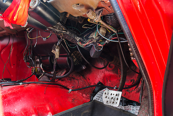 포토 JPG 해외이미지 부분 교통시설 자동차 실내 안전 사람없음 금속 수확 업무 바퀴 변화 수리 브레이크 서비스 시스템 엔진 정비공 유지 국회 옛날 자동 차고 철강 캘리퍼스 해외202004 해외포토 육상교통 교통 컨셉 농업 재질 내부 공구 작업 기술자 시설 파일형식 이미지허브