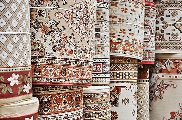 포토 JPG 해외이미지 전통 디자인 꽃 산업 아시아 벽 꽃무늬 패턴 바닥 주택 미술 동양인 사람없음 내부 장식 컬러풀 세일 상점 카펫 매트 흰색 이슬람교 실크 묘사 질감 매듭 롤 염색 짜임 수공예 양모 아랍어 핸드메이드 해외202004 튀르키예 해외포토 식물 나라 종교 컬러 무늬 문화예술 인종 건물 직물 공예 파일형식 이미지허브