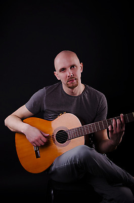 포토 JPG 해외이미지 모델 남자 별 음악 백그라운드 놀이 한명 사람 성인 빛 유행 금속 검은색 어둠 소리 콘서트 공연 연주자 음악가 흰색 기구 기타 청바지 표현 시원함 롤 기타리스트 그런지 뮤지컬 팝 플레이어 스타일 해외202004 해외포토 자연요소 직업 1 컬러 바지 재질 현악기 문화예술 이벤트 파일형식 이미지허브