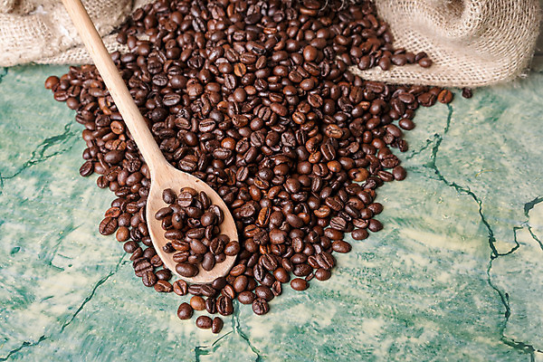 포토 JPG 해외이미지 커피 음료 백그라운드 탁자 표면 콩 사람없음 갈색 숟가락 이탈리아 카페 굽기 흥분 자루 에스프레소 내추럴 모카 카페인 해외202004 해외포토 감정 유럽 컬러 가구 곡류 수저 상점 구이 파일형식 이미지허브