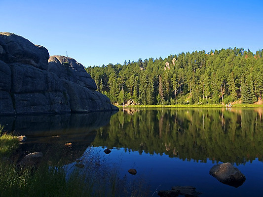 포토 JPG 해외이미지 나무 호수 아침 낚시 그림자 어류 사람없음 초록색 물 파란색 반사 검은색 침묵 활발 숲 어부 언덕 낚시꾼 해외202004 해외포토 주간 자연요소 식물 직업 컬러 컨셉 레저 수중동물 소리 파일형식 이미지허브