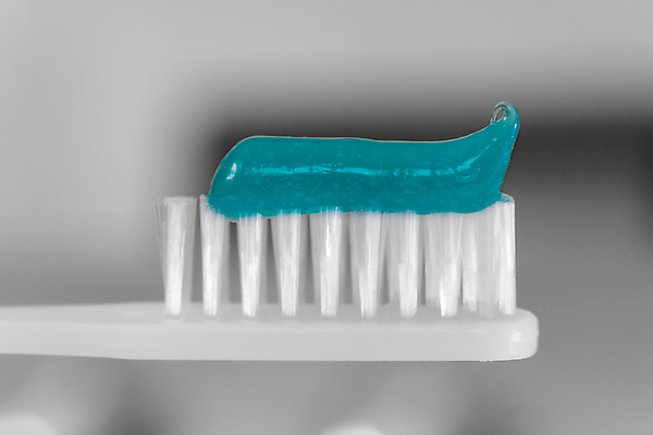 포토 JPG 해외이미지 사람없음 물 화환 흰색 붓 입 닫기 치아 칫솔 치과의사 위생관리 해외202004 해외포토 자연요소 꽃 컬러 모션 관리 신체부위 위생용품 의사 소화기관 파일형식 이미지허브