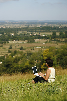 포토 JPG 해외이미지 공원 여자 컨셉 인터넷 비즈니스 휴식 세포 사람 풍경 사람없음 스마트폰 컴퓨터 청춘 햇빛 태양 우주 침묵 키보드 업무 무선전화기 멀티미디어 고용 무료 해외202004 해외포토 자연요소 공공시설 전자제품 핸드폰 스마트기기 소리 구직 작업 전화기 채용 파일형식 이미지허브