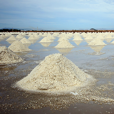 포토 JPG 해외이미지 음식 바다 밭 농업 재료 자연 하늘 아침 건조 사람없음 물 여름 농장 일출 환경 황혼 일몰 흙 새벽 흰색 뜨거움 농부 야간 향신료 소금 절임 짠맛 해외202004 해외포토 주간 자연요소 직업 계절 산업 컬러 노을 맛 생태계 향미료 파일형식 이미지허브