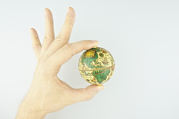 포토 JPG 해외이미지 손 컨셉 지도 손가락 사람없음 세계 지구본 행성 흰색 심볼 사인 신호 고립 해외202004 해외포토 컬러 신체부위 우주 파일형식 이미지허브