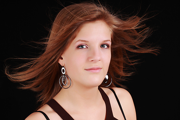 포토 JPG 해외이미지 백인 1 여자 행복 얼굴 바람 한명 미소 사람 성인 청춘 금발 머리 검은색 흰색 치아 자르기 내추럴 고립 해외202004 해외포토 자연요소 서양인 헤어스타일 감정 컬러 컨셉 모션 날씨 표정 신체부위 소화기관 파일형식 이미지허브