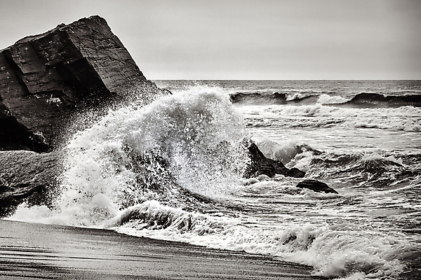 포토 JPG 해외이미지 구름 파도 바다 백그라운드 자연 하늘 휴식 사람없음 물 여름 검은색 힘 흰색 액체 비교 땅 흥분 암초 격파 해외202004 해외포토 자연요소 계절 감정 컬러 컨셉 모션 생태계 파일형식 이미지허브