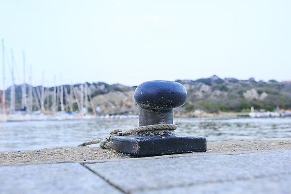 포토 JPG 해외이미지 선 밧줄 바다 여행 요트 교통시설 항해 안전 사람없음 목재 물 파란색 항구 장비 흰색 보트 황무지 철 정박 묘사 부식 방파제 함선 매듭 포트 닻 고립 옛날 잠금해제 해외202004 해외포토 자연요소 나무 공공시설 줄 컬러 교통 재료 배 시설 선박 파일형식 이미지허브