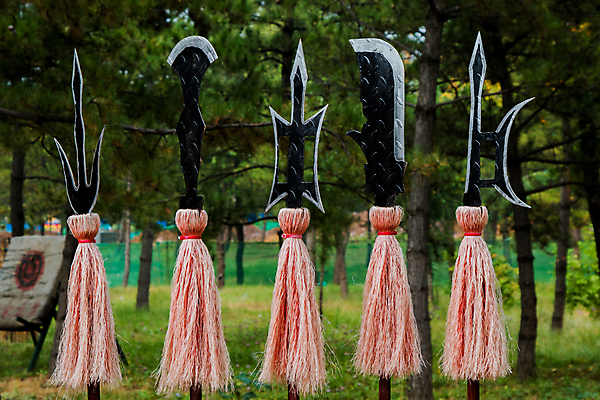 포토 JPG 해외이미지 창 무기 밭 동양인 사람없음 중국 도구 칼날 전쟁 도끼 양궁 신발장 해외202004 해외포토 아시아 스포츠 농업 인종 파일형식 이미지허브