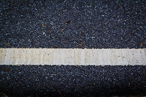 포토 JPG 해외이미지 도로 길 여행 백그라운드 컨셉 곡선 학교 교통시설 자동차 거리 버스 안전 풍경 사람없음 흰색 선택 중앙 아스팔트 사인 길가 방법 해외202004 해외포토 교육 선 육상교통 컬러 교통 대중교통 시설 파일형식 이미지허브