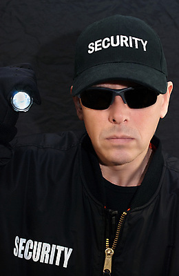 포토 JPG 해외이미지 남자 유니폼 텍스트 한명 경비 안전 사람 이벤트 단어 선글라스 힘 재킷 콘서트 관찰 손전등 경찰 보호 군중 소프트포커스 위험 싱글 보안 근육질 감시 경호원 장교 해외202004 해외포토 직업 문자 1 옷 안경 컨셉 모션 근육 조명 촬영기법 외투 공연 몸매 파일형식 이미지허브