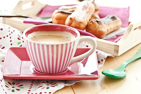 포토 JPG 해외이미지 접시 커피 음식 분홍색 패턴 휴식 디저트 사탕 종류 사람없음 장식 컬러풀 쿠키 과자 케이크 초콜릿 대접 선택 크림 카푸치노 프랑스어 카피스페이스 프로스팅 해외202004 해외포토 문자 식기 음료 컬러 컨셉 무늬 공백 제빵 파일형식 이미지허브