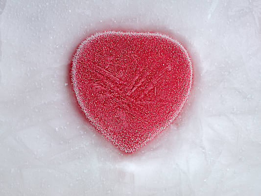 포토 JPG 해외이미지 겨울 사랑 사람없음 가로 빨간색 한개 냉동 얼음 추위 흰색 하트 심볼 서리 해외202004 해외포토 자연요소 모양 1 계절 감정 컬러 파일형식 이미지허브