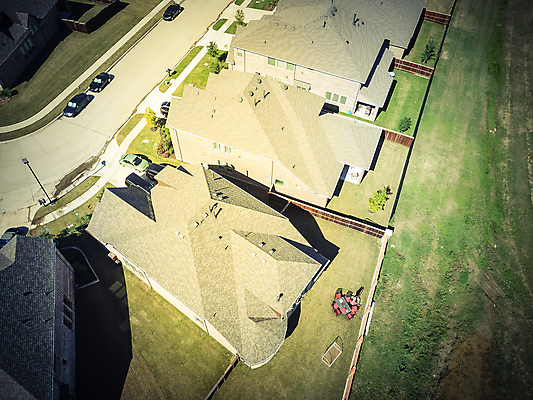 포토 JPG 해외이미지 공원 도로 패턴 가족 자국 지붕 새로움 거리 주택 안테나 풍경 잔디 사람없음 건물 도시풍경 쌓기 정원 미국 차도 도시 고속도로 재산 정상 옥상 싱글 커뮤니티 타운 이웃 대출 개발 교외 구름다리 드론 줄서기 진짜 차고 텍사스 해외202004 해외포토 식물 건축물 공공시설 길 컨셉 북아메리카 무늬 통신 관계 교통시설 모션 금융 다리_건축물 파일형식 이미지허브