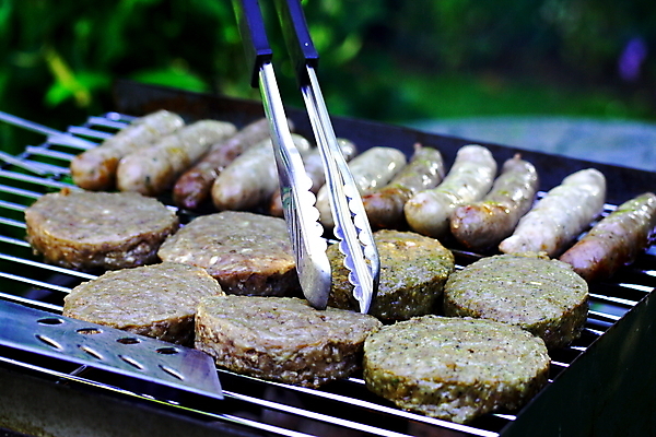 포토 JPG 해외이미지 음식 집게 육류 돼지고기 요리 사람없음 야외 정원 기구 도구 양고기 식용 해외202004 해외포토 식재료 파일형식 이미지허브