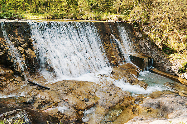 포토 JPG 해외이미지 나무 식물 공원 유럽 여행 백그라운드 자연 휴가 산 풍경 사람없음 야외 초록색 물 강 컬러풀 여행객 평화 환경 계곡 봄 이탈리아 폭포 흐름 가을 바위 흰색 신선 개울 급류 숲 작음 내추럴 생태학 해외202004 해외포토 자연요소 계절 공공시설 교육 나라 컬러 컨셉 사람 돌_바위 크기 생태계 파일형식 이미지허브