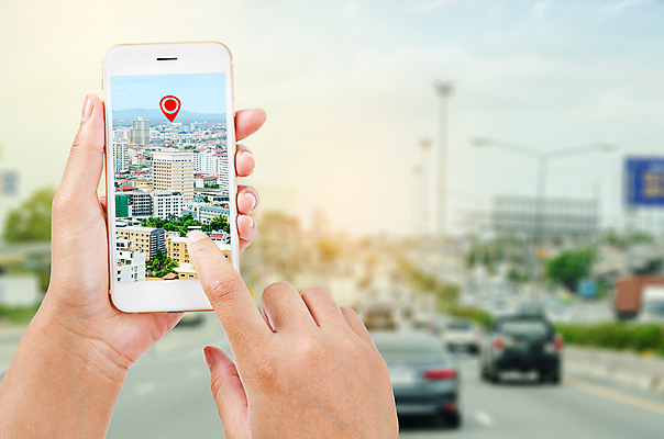 포토 JPG 해외이미지 손 도로 여행 컨셉 지도 인터넷 비즈니스 통신 자동차 모바일 미래 사람없음 건물 스마트폰 도시풍경 글로벌 골짜기 인공위성 잡기 도시 도심 어플리케이션 연결 방향 지역 네비게이션 혁명 GPS 루트 방법 가상 항해사 해외202004 해외포토 직업 건축물 길 육상교통 교통시설 모션 자연 풍경 신체부위 핸드폰 스마트기기 파일형식 이미지허브