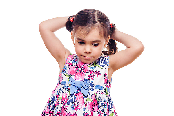 포토 JPG 해외이미지 백인 응시 여자 어린이 한명 서기 미소 머리 기쁨 흰색 자신감 달콤 해외202004 해외포토 서양인 1 시선 감정 컬러 모션 표정 사람 신체부위 맛 파일형식 이미지허브