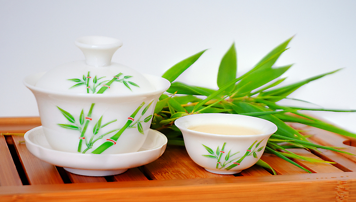 포토 JPG 해외이미지 음료 음식 잎 탁자 건강 사람없음 컵 초록색 물 흰색 뜨거움 차 찻주전자 허브 유기농 우롱차 해외202004 해외포토 자연요소 식물 식기 웰빙 컬러 가구 주전자 차_음료 파일형식 이미지허브