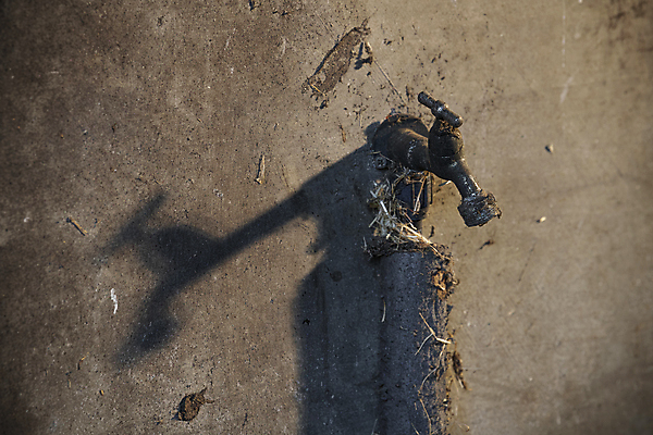 포토 JPG 해외이미지 건축물 산업 벽 백그라운드 손잡이 사람없음 내부 물 빛 농장 금속 어둠 분위기 철 네덜란드 폐허 먼지 튜브 외양간 구식 썩음 옛날 철강 해외202004 해외포토 자연요소 건축 유럽 컨셉 농업 재질 파일형식 이미지허브